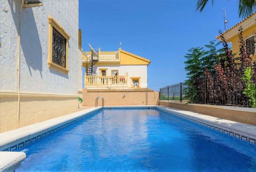 Revente - VILLA -
VILLAMARTÍN - Las Filipinas