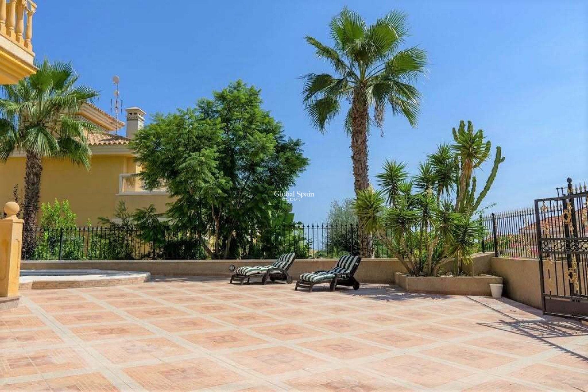Revente - VILLA -
VILLAMARTÍN - Las Filipinas