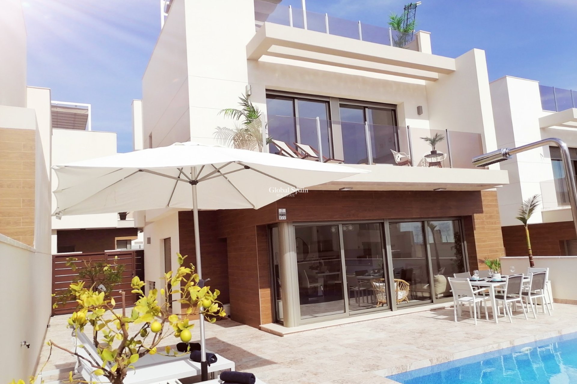 Revente - VILLA -
VILLAMARTÍN - Villamartin