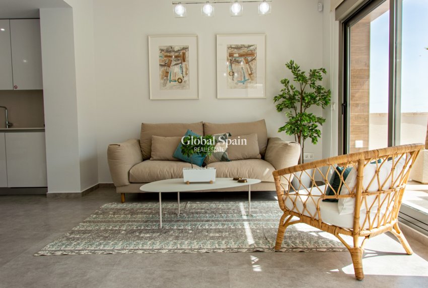 Revente - VILLA -
VILLAMARTÍN - Villamartin