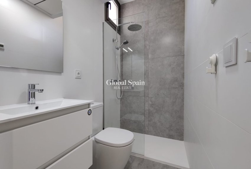 Revente - VILLA -
VILLAMARTÍN - Villamartin