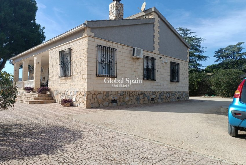 Revente - VILLA -
YECLA - Inland