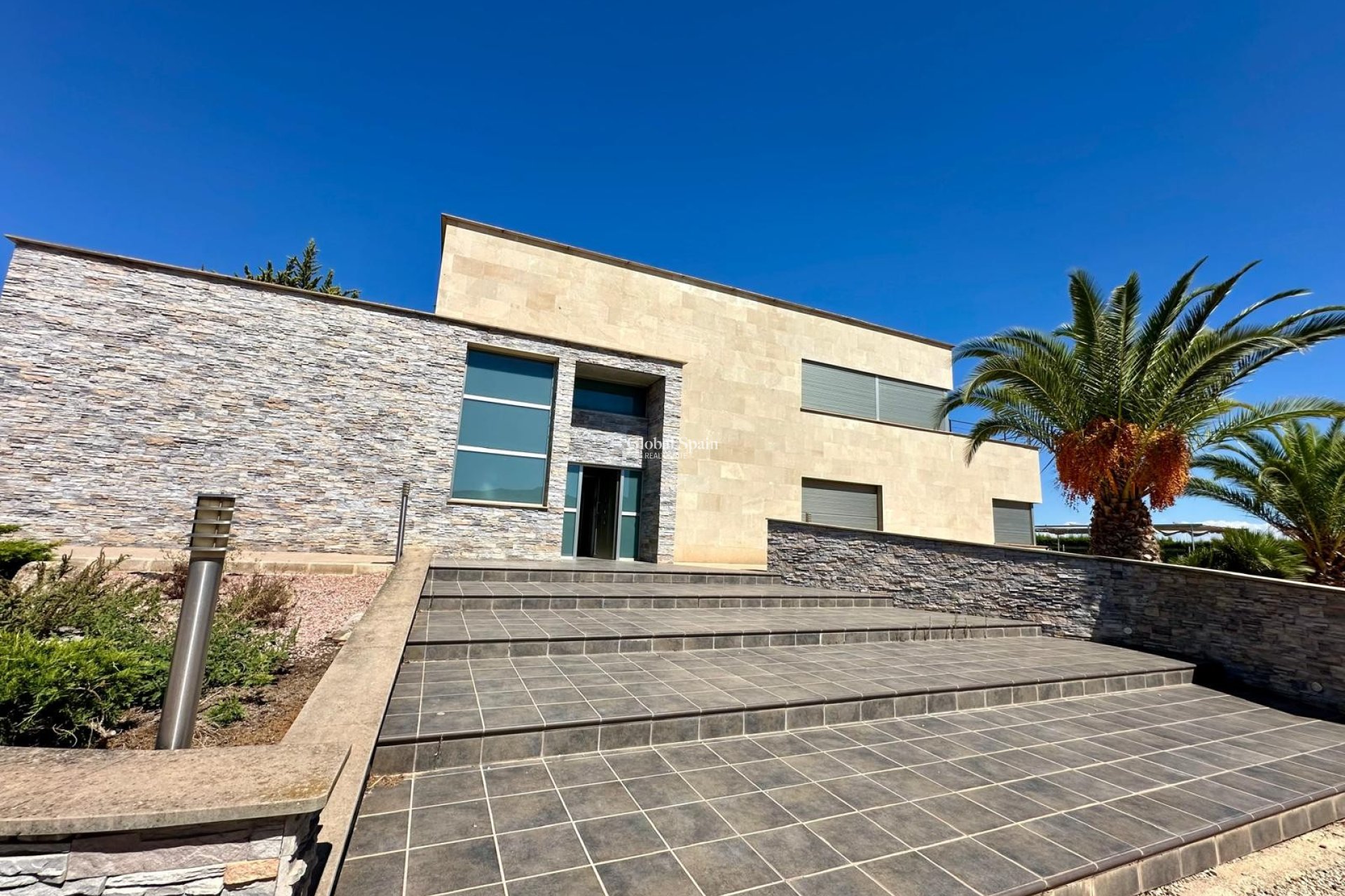 Revente - VILLA -
YECLA - Inland