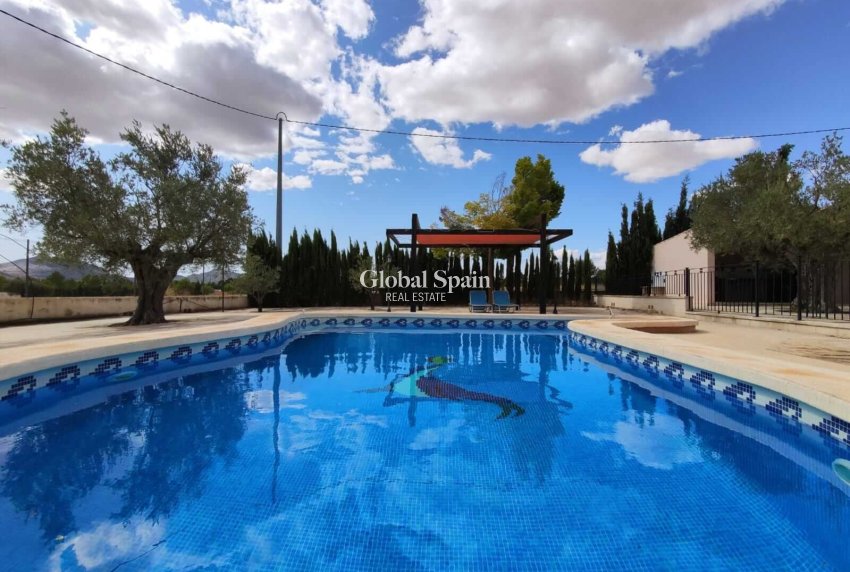 Revente - VILLA -
YECLA - Inland