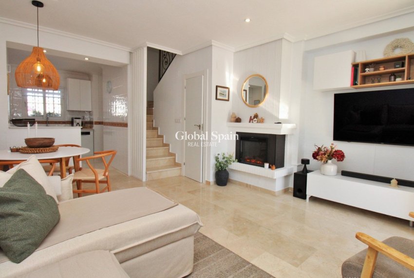 Venta - 2. Casa de pueblo -
ORIHUELA COSTA - VILLAMARTÍN