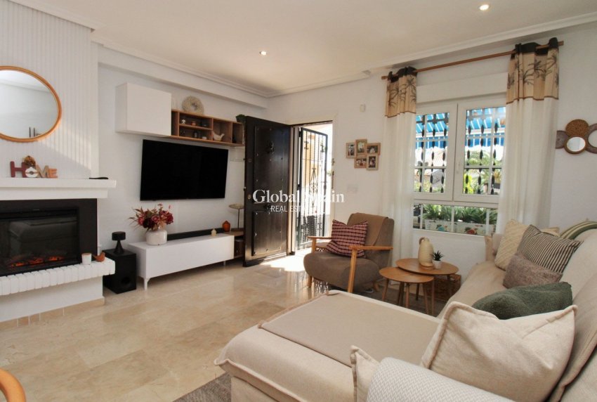 Venta - 2. Casa de pueblo -
ORIHUELA COSTA - VILLAMARTÍN