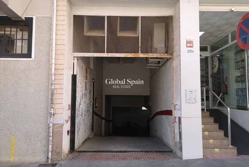 Venta - APARCAMIENTO / GARAJE -
TORREVIEJA - Centro