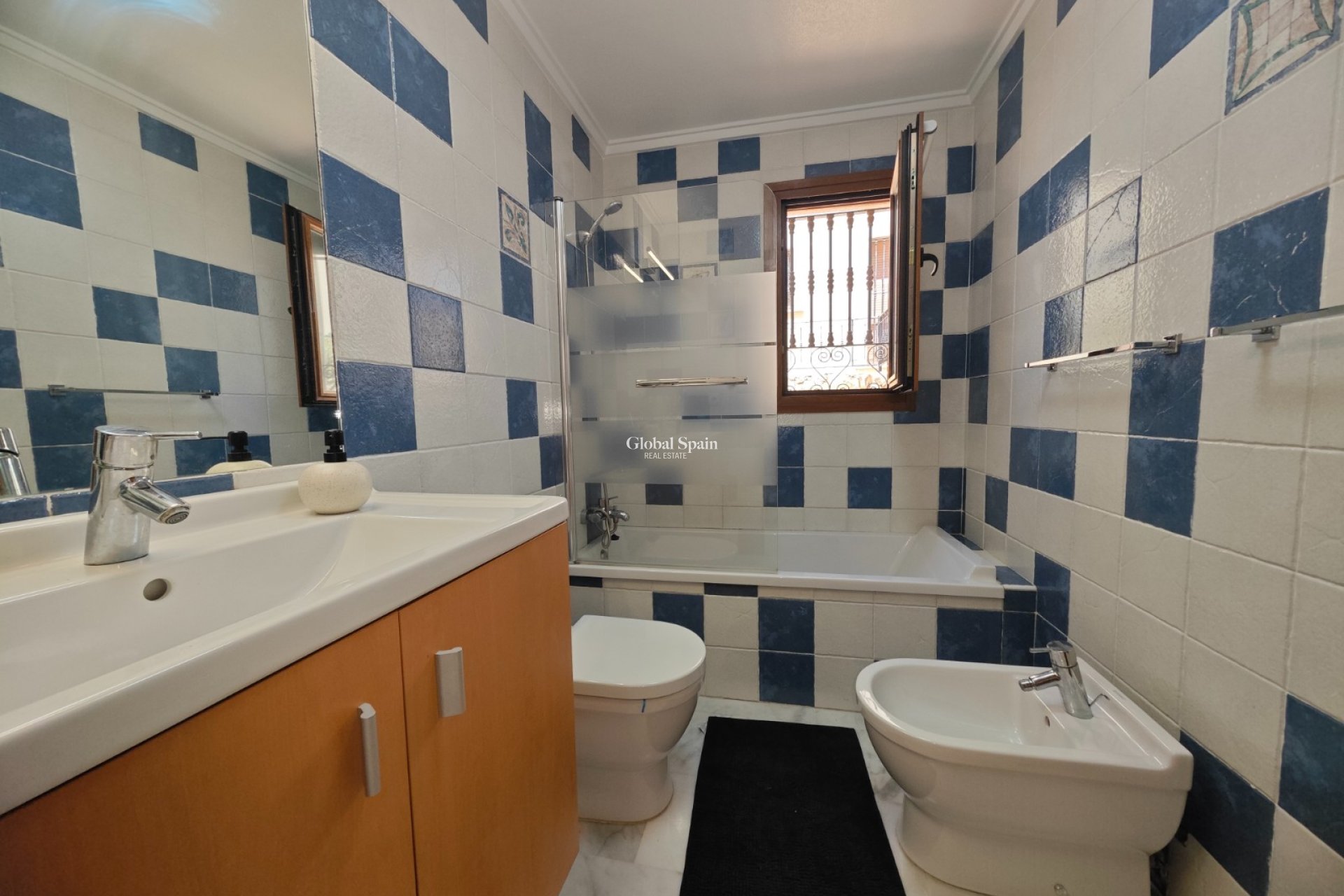Venta - APARTAMENTO -
ALGORFA - Inland