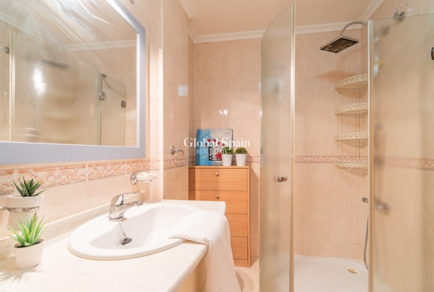 Venta - Apartamento -
ALGORFA