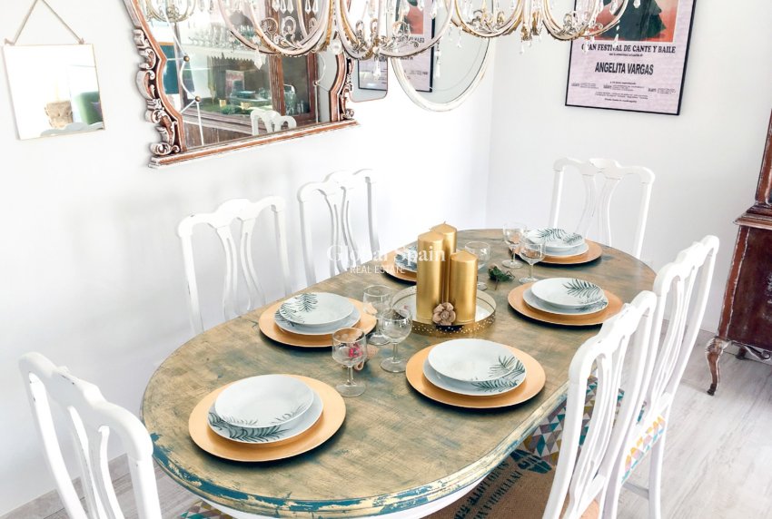 Venta - APARTAMENTO -
ALICANTE - Mercado