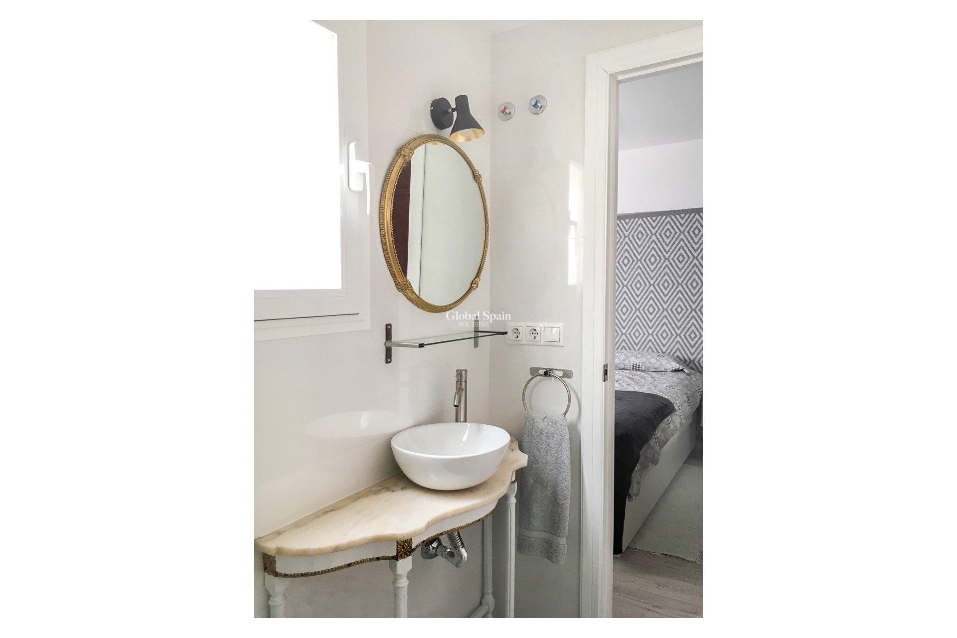 Venta - APARTAMENTO -
ALICANTE - Mercado