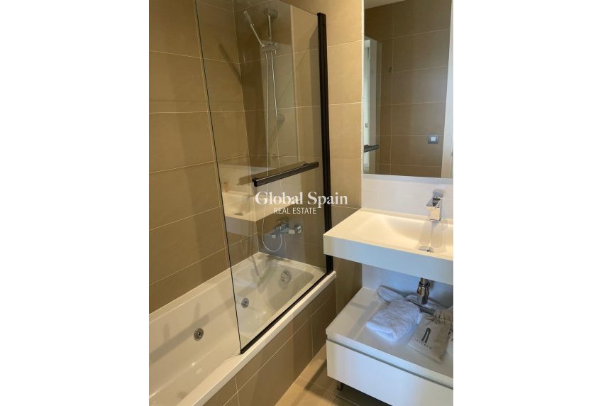 Venta - APARTAMENTO -
BENIDORM - Playa de Poniente