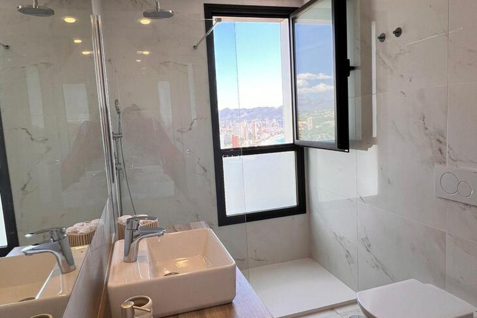 Venta - APARTAMENTO -
BENIDORM - Playa de Poniente