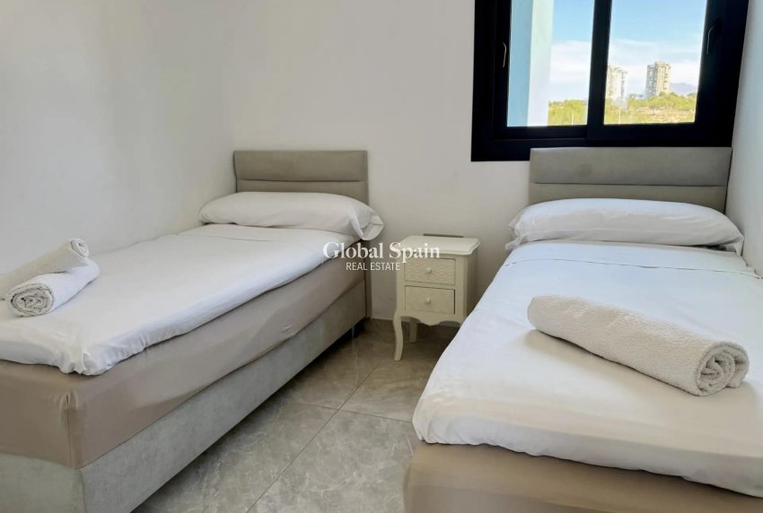 Venta - APARTAMENTO -
BENIDORM - Playa de Poniente