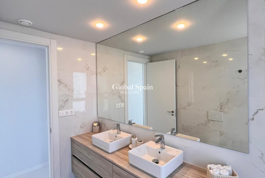 Venta - APARTAMENTO -
BENIDORM - Poniente