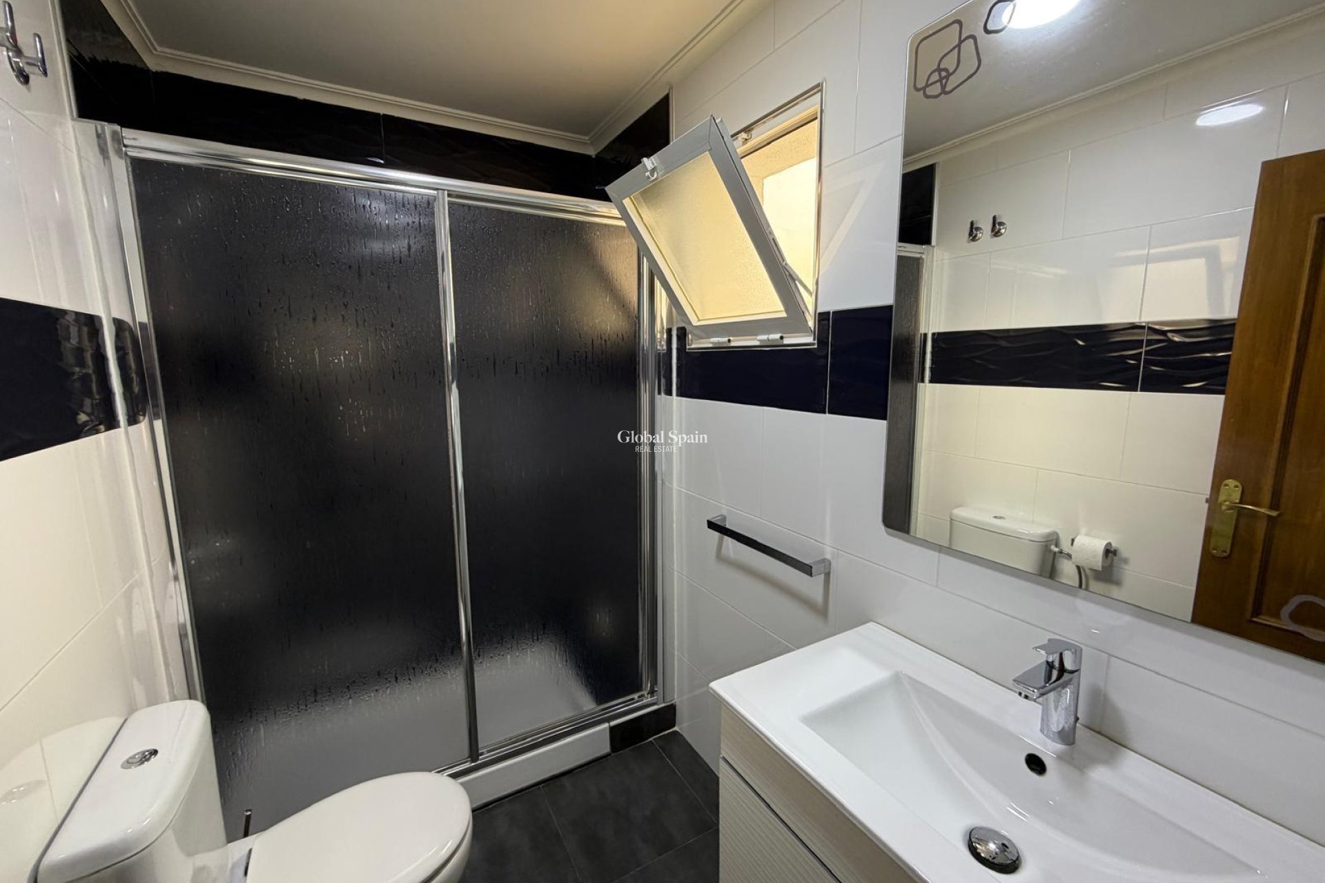 Venta - APARTAMENTO -
BENIEL - Centro