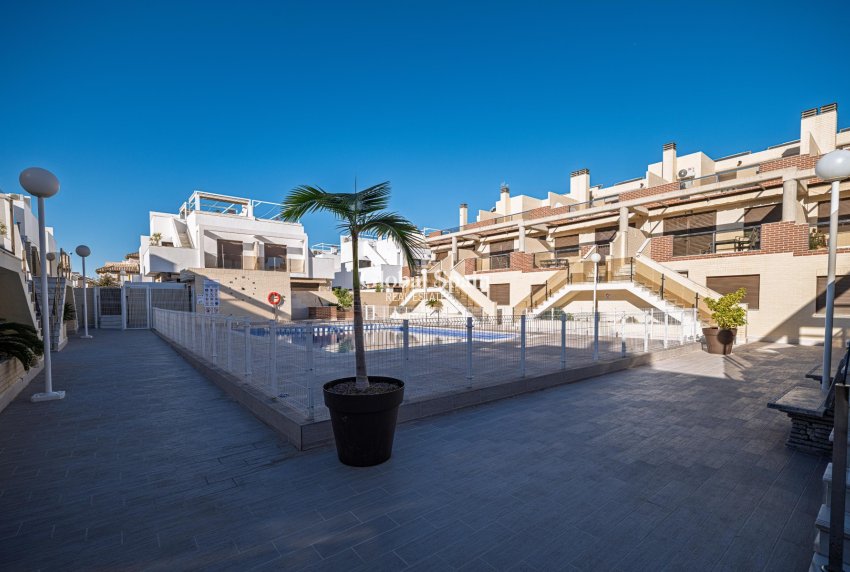 Venta - APARTAMENTO -
CABO ROIG