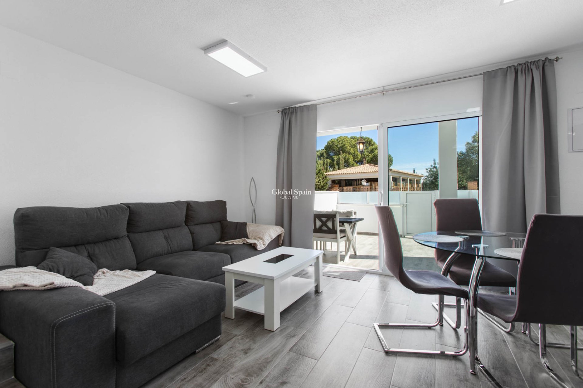 Venta - Apartamento dúplex -
TORREVIEJA - Lago jardin