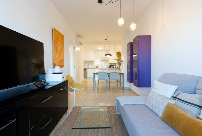 Venta - APARTAMENTO -
EL CAMPELLO - Costa Blanca