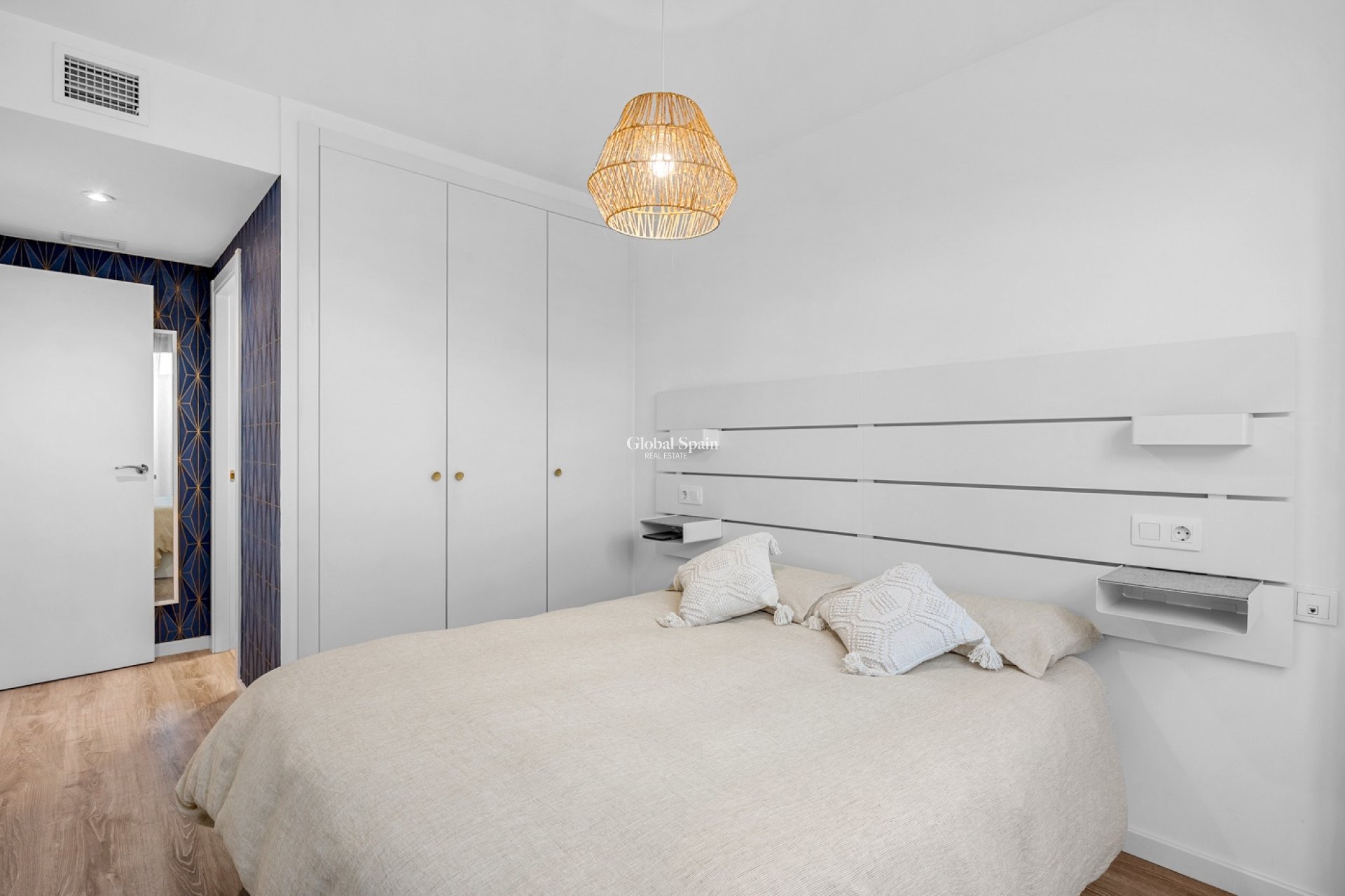 Venta - APARTAMENTO -
EL CAMPELLO - Muchavista