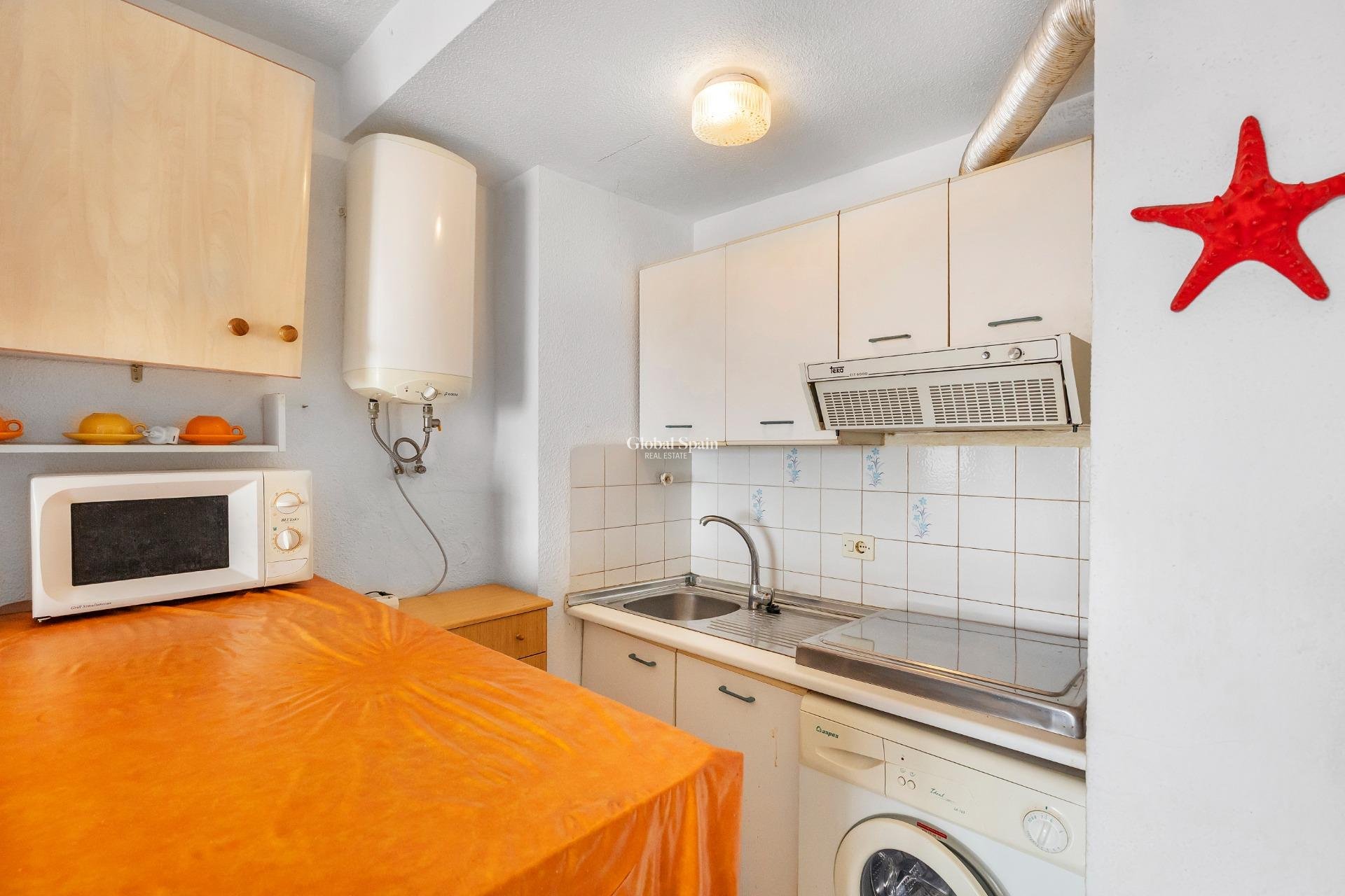 Venta - APARTAMENTO -
GUARDAMAR DEL SEGURA - Centro