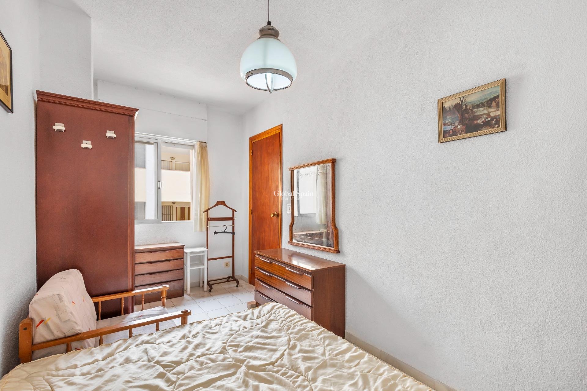 Venta - APARTAMENTO -
GUARDAMAR DEL SEGURA - Centro