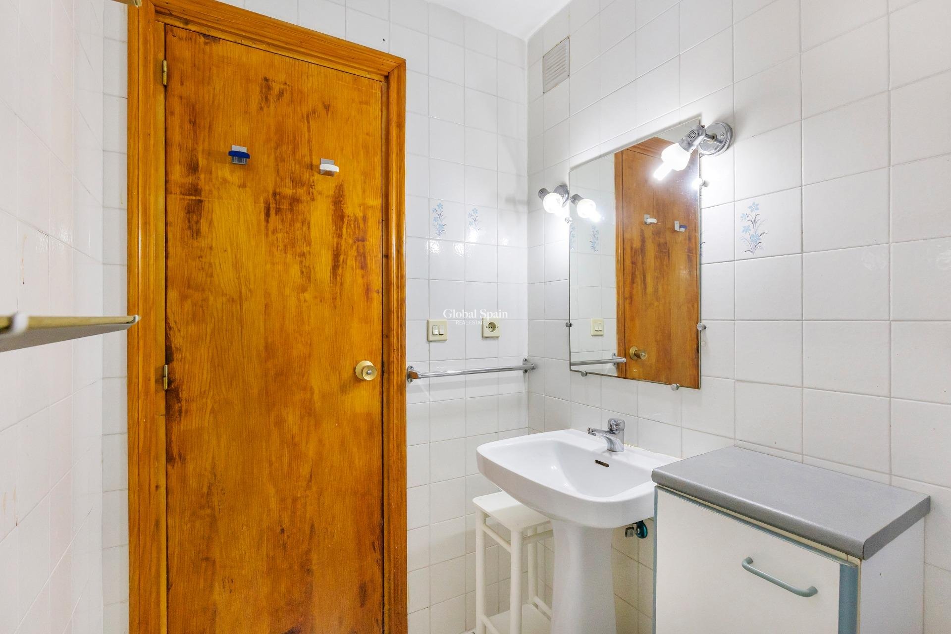 Venta - APARTAMENTO -
GUARDAMAR DEL SEGURA - Centro