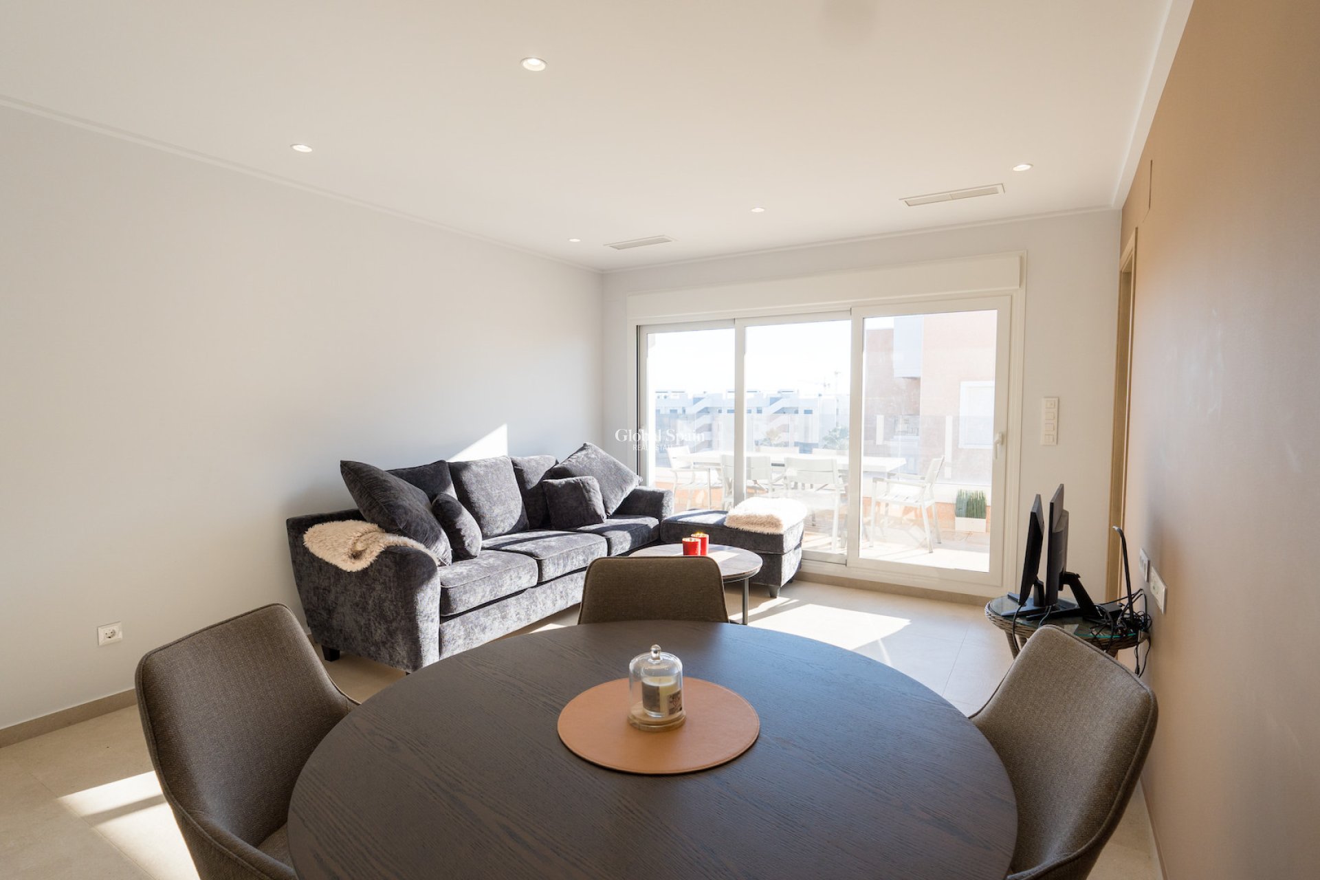 Venta - APARTAMENTO -
GUARDAMAR DEL SEGURA - El Raso