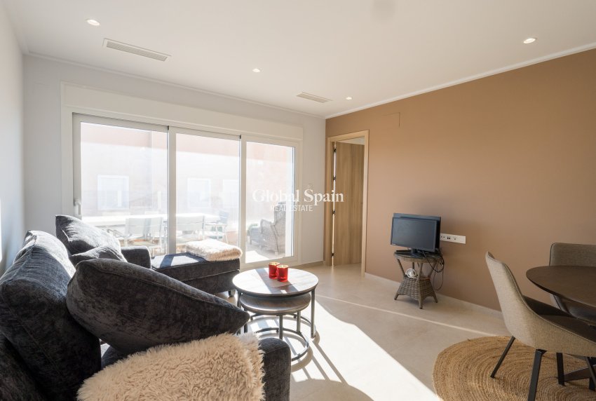 Venta - APARTAMENTO -
GUARDAMAR DEL SEGURA - El Raso