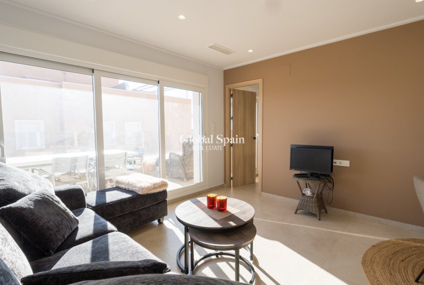 Venta - APARTAMENTO -
GUARDAMAR DEL SEGURA - El Raso