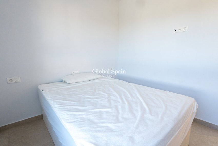 Venta - APARTAMENTO -
GUARDAMAR DEL SEGURA - El Raso