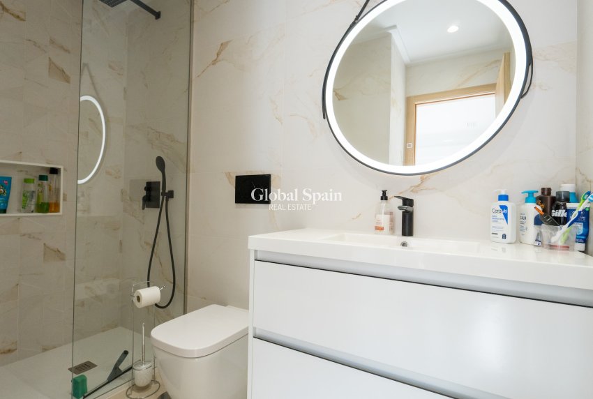 Venta - APARTAMENTO -
GUARDAMAR DEL SEGURA - El Raso