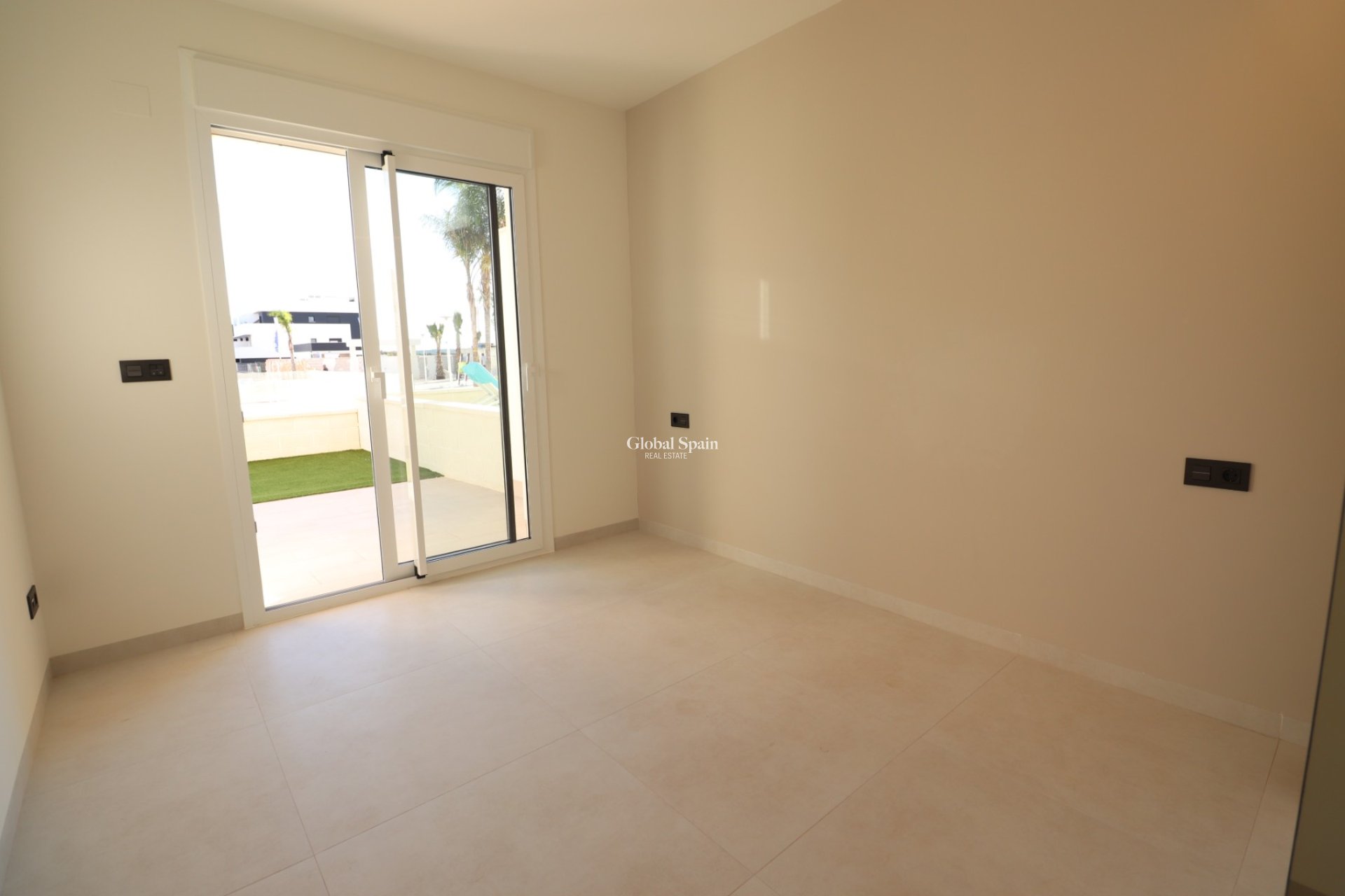 Venta - APARTAMENTO -
GUARDAMAR DEL SEGURA - El Raso