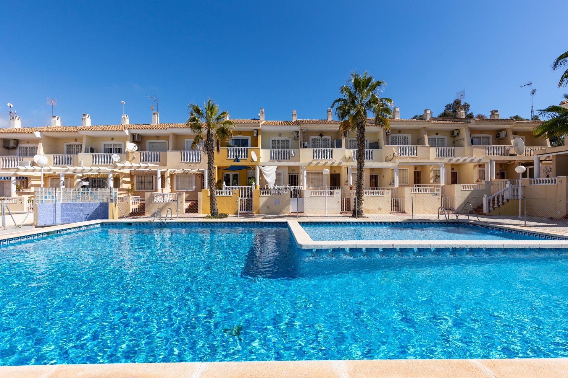 Venta - APARTAMENTO -
GUARDAMAR DEL SEGURA - Urbanizaciones