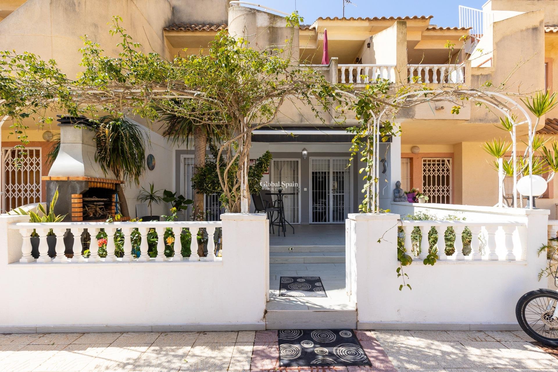 Venta - APARTAMENTO -
GUARDAMAR DEL SEGURA - Urbanizaciones