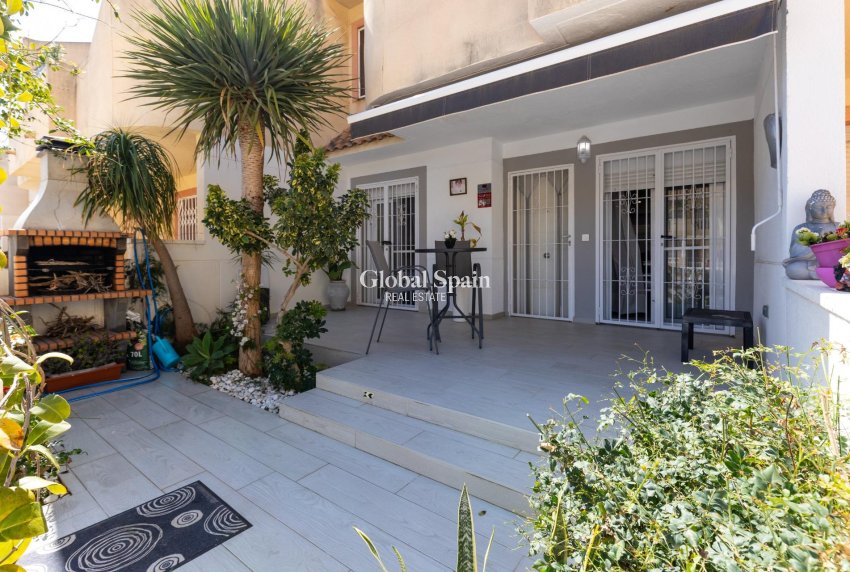 Venta - APARTAMENTO -
GUARDAMAR DEL SEGURA - Urbanizaciones