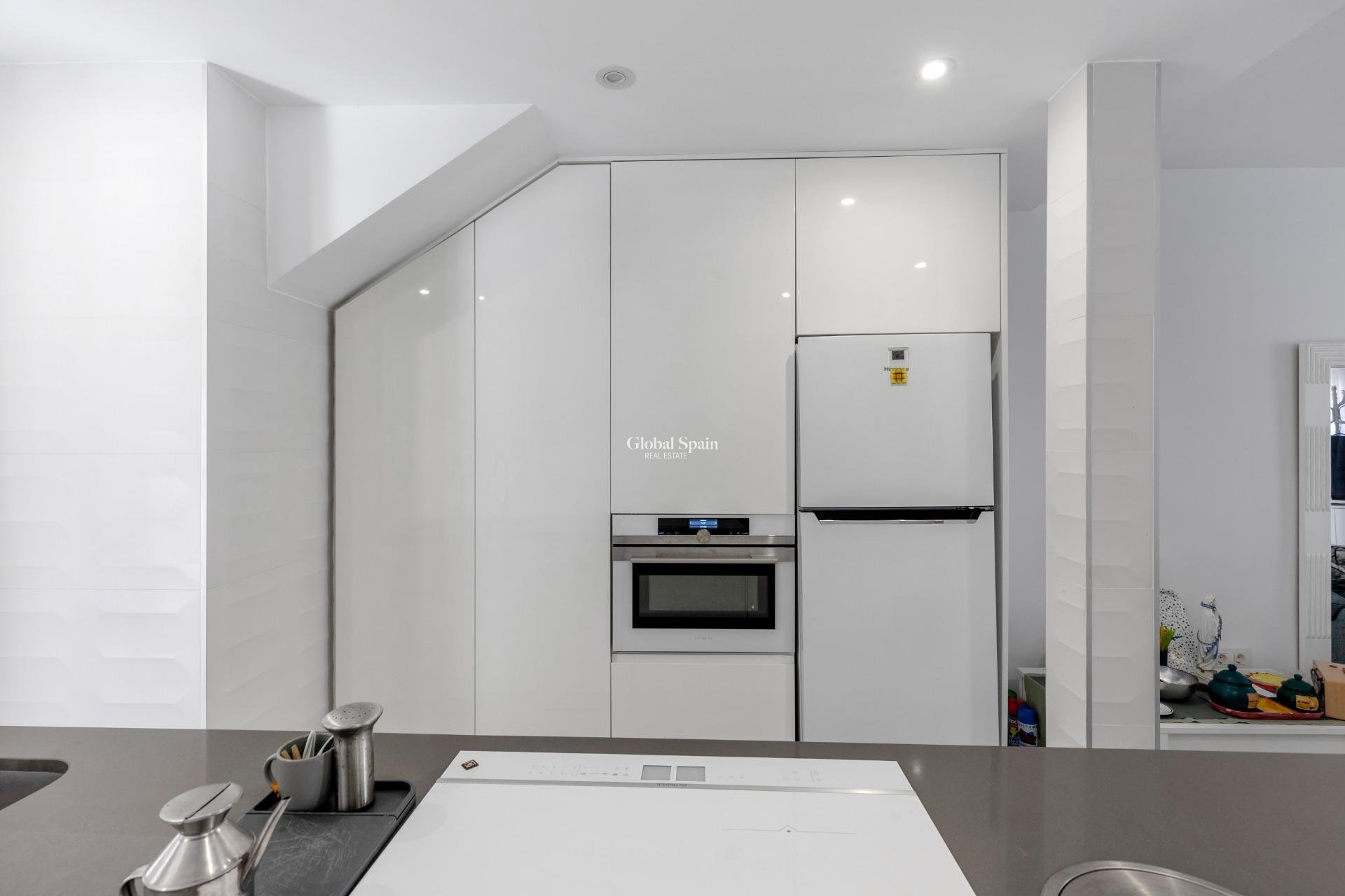 Venta - APARTAMENTO -
GUARDAMAR DEL SEGURA - Urbanizaciones