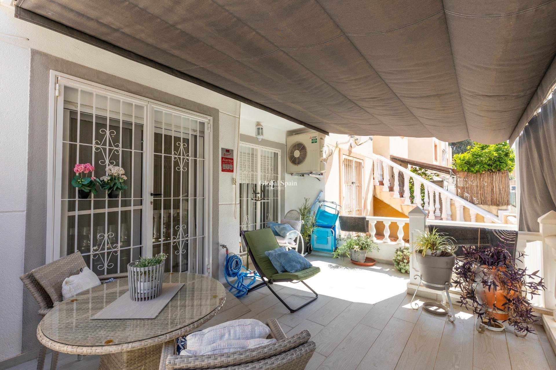 Venta - APARTAMENTO -
GUARDAMAR DEL SEGURA - Urbanizaciones