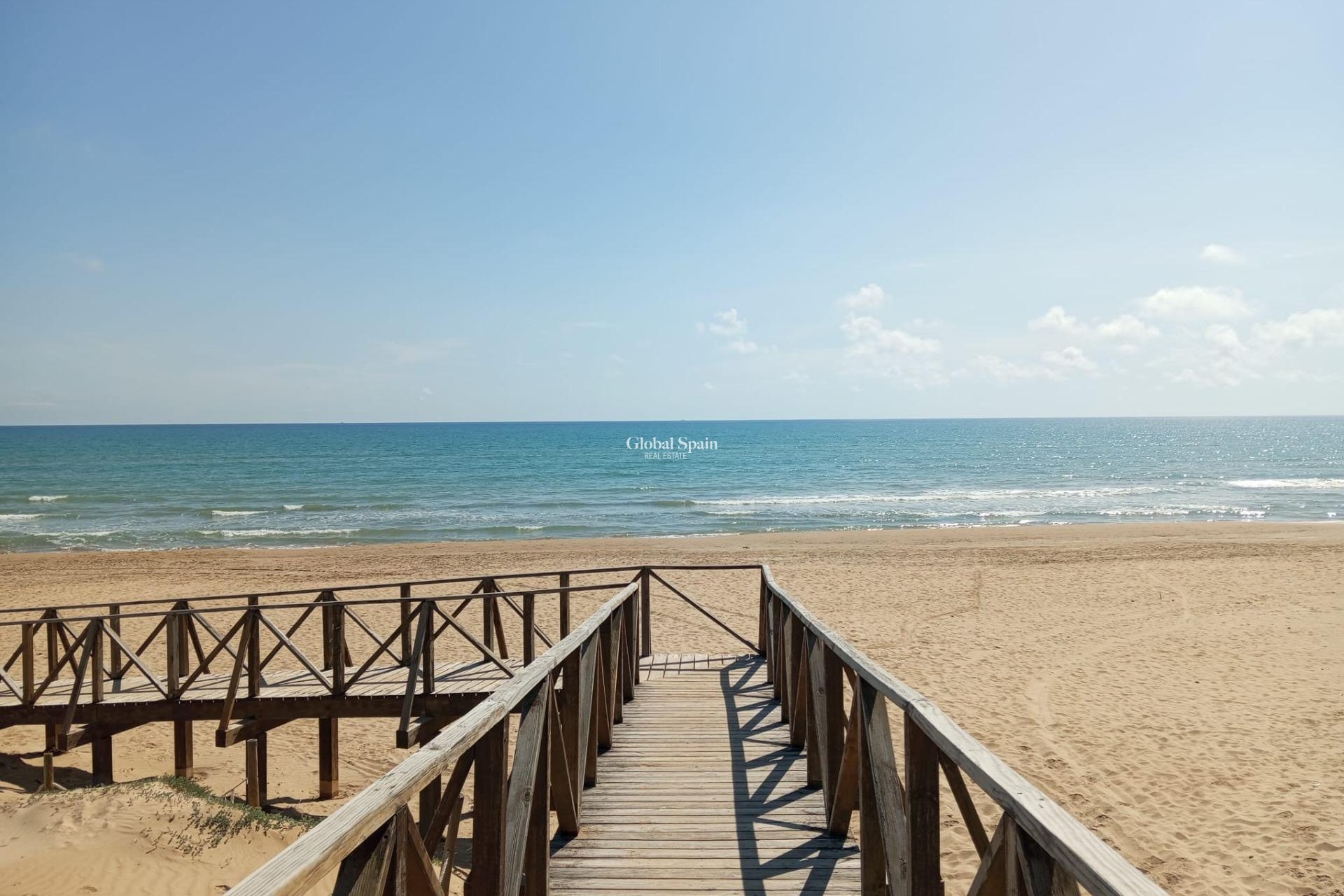 Venta - APARTAMENTO -
GUARDAMAR DEL SEGURA - Urbanizaciones