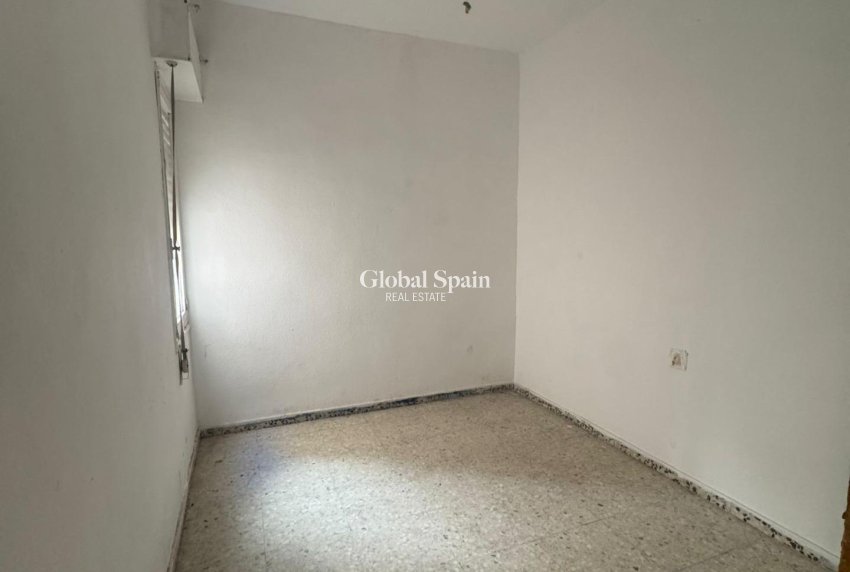 Venta - APARTAMENTO -
GUARDAMAR DEL SEGURA
