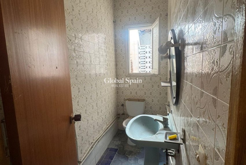 Venta - APARTAMENTO -
GUARDAMAR DEL SEGURA