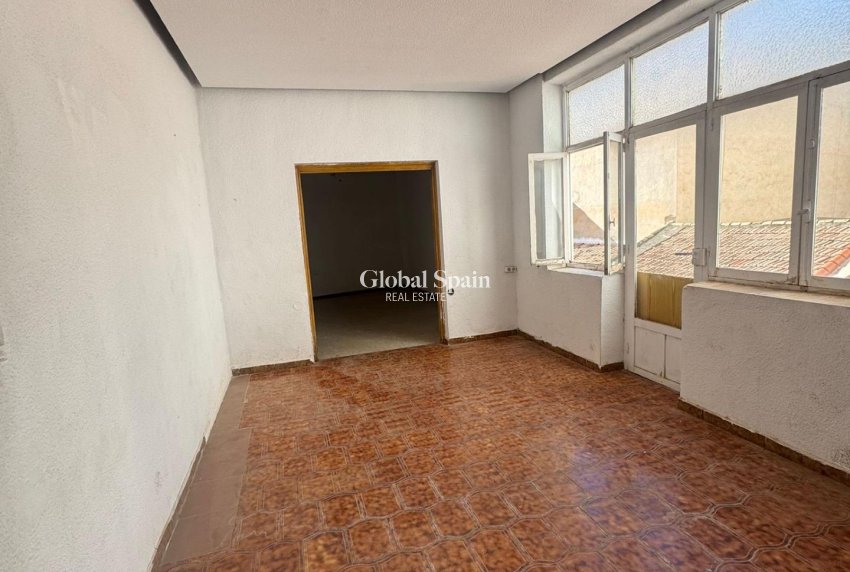 Venta - APARTAMENTO -
GUARDAMAR DEL SEGURA