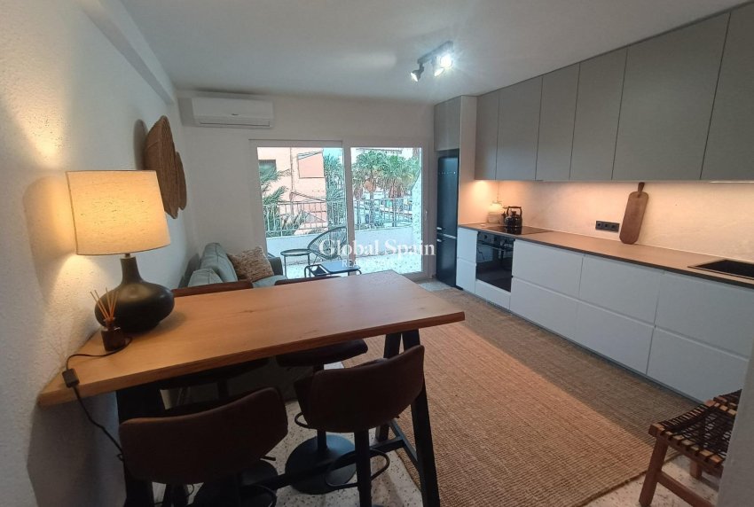 Venta - APARTAMENTO -
GUARDAMAR DEL SEGURA