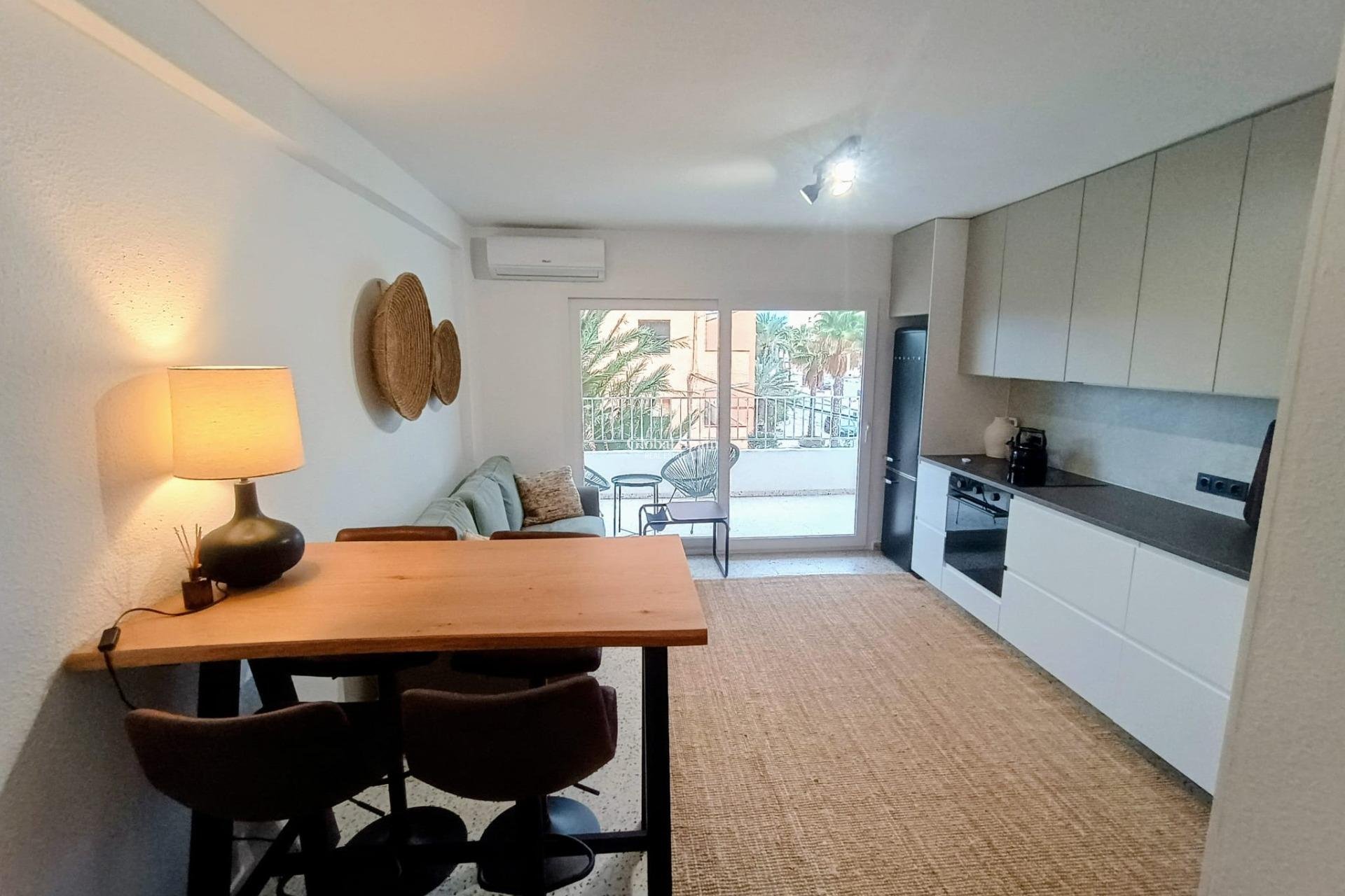 Venta - APARTAMENTO -
GUARDAMAR DEL SEGURA