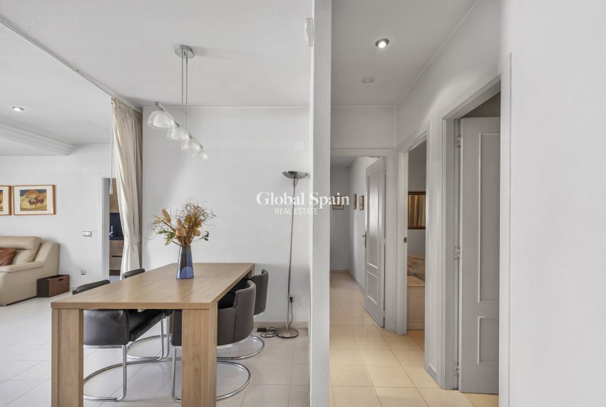Venta - APARTAMENTO -
GUARDAMAR DEL SEGURA