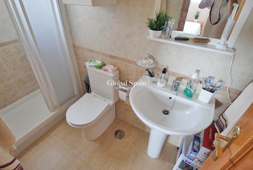 Venta - APARTAMENTO -
GUARDAMAR DEL SEGURA