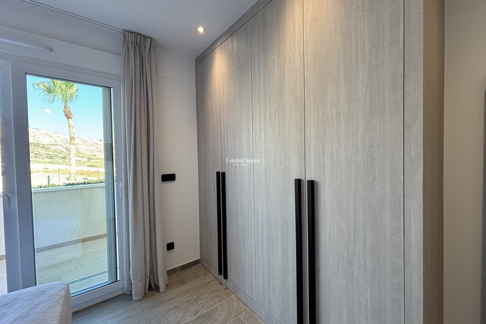 Venta - APARTAMENTO -
LA FINCA GOLF - Inland