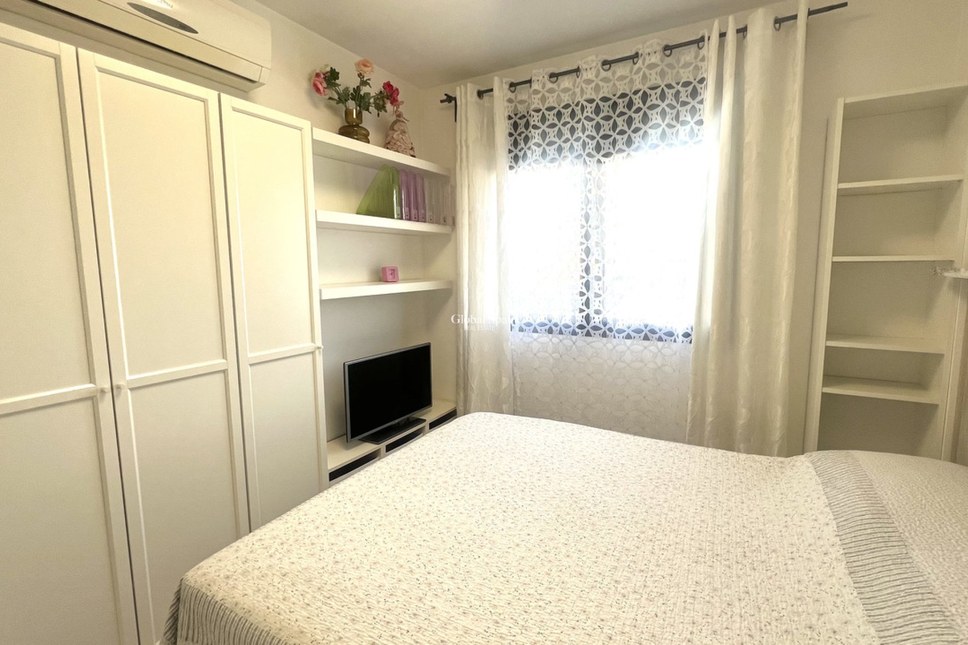 Venta - APARTAMENTO -
LA ZENIA - Costa Blanca