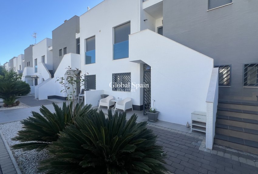 Venta - APARTAMENTO -
LA ZENIA - Costa Blanca