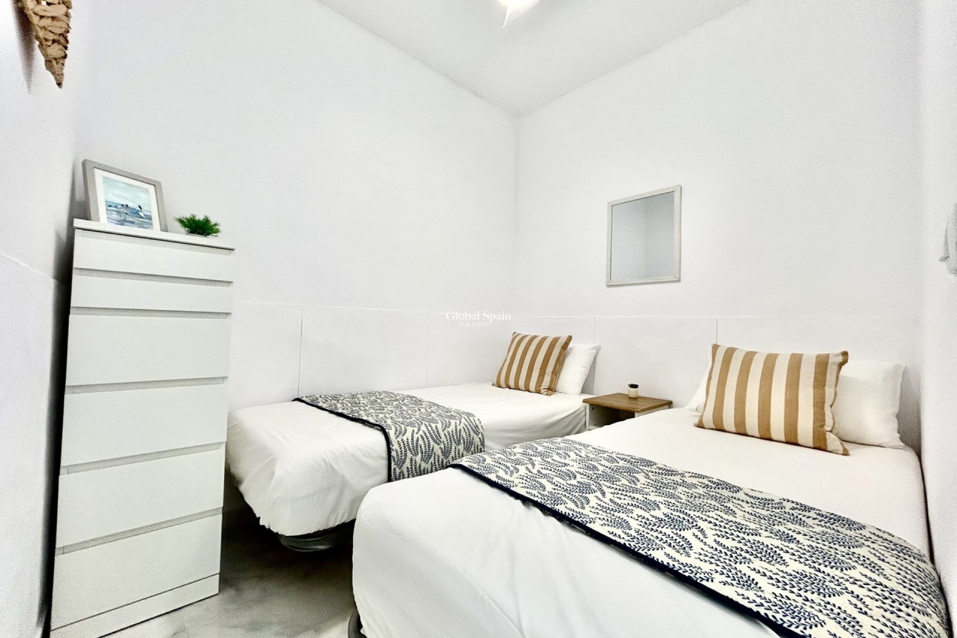 Venta - APARTAMENTO -
LA ZENIA - Costa Blanca